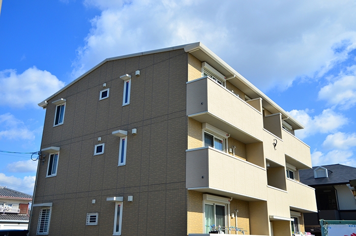 誰の名義でアパート等を建てたら?