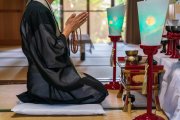 葬儀の流れとは?一般葬や家族葬との違いや費用・マナーなどを解説