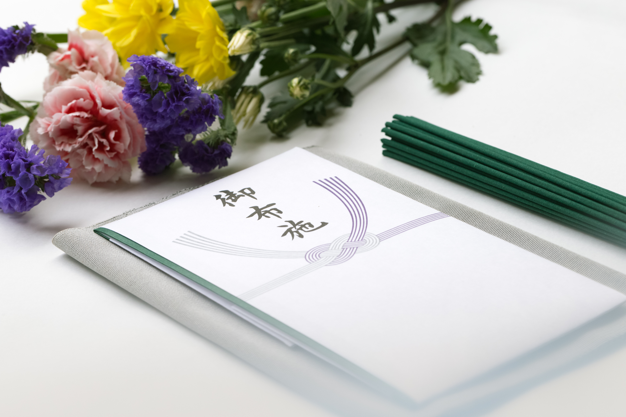 お布施とは?書き方や渡し方、金額を解説!
