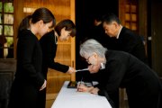 喪主への挨拶【例文集】ーお葬式でのタイミング別マナーなど解説
