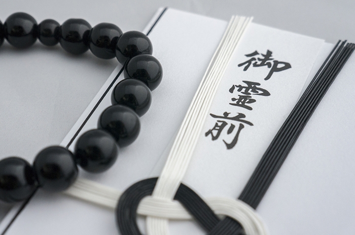 香典袋の種類-金額・宗教で迷わない選び方と書き方のマナー