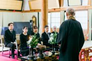 初盆法要とは？いつ何をする？準備や流れ、お布施・服装まで解説