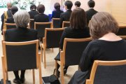 家族葬はどこまで呼ぶ？参列範囲の決め方と連絡・香典のマナー