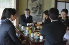 法事の食事ガイド ー マナーや相場、店・自宅の選び方を解説