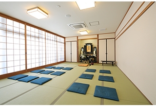 法要の間