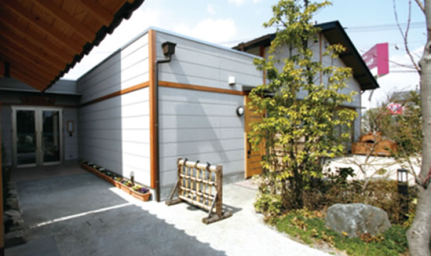 日典ラサ華弥堂 あかぎ