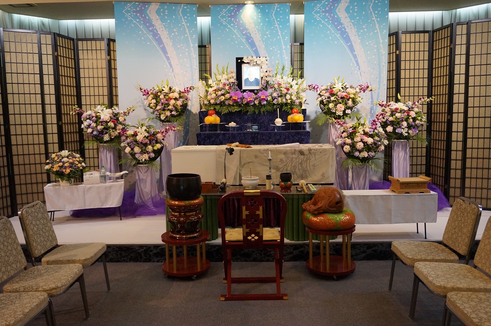 ホール(祭壇はイメージです)