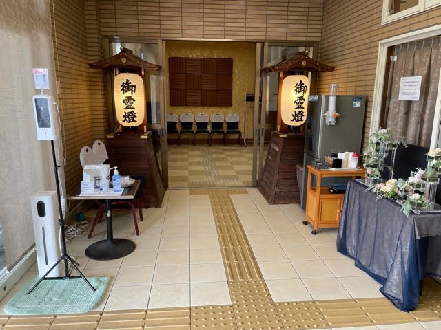 ホール入口
