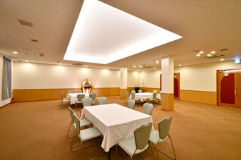 クレセントホール1F
