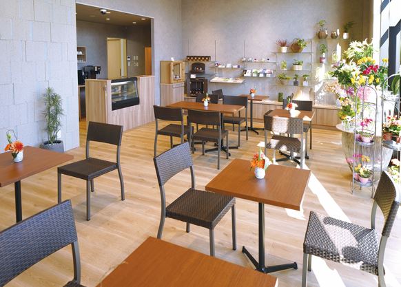 白木蓮カフェ内観