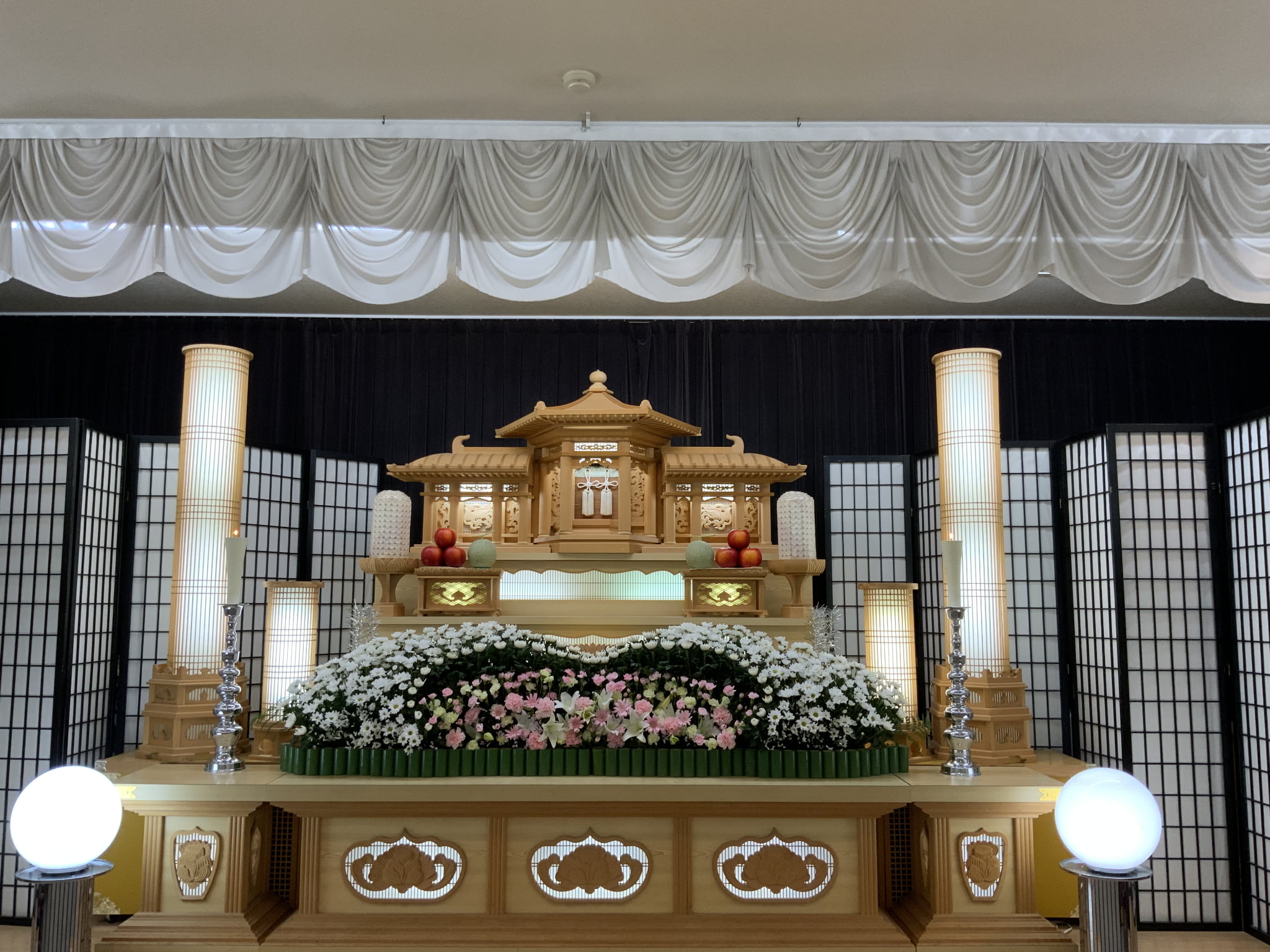 祭壇（祭壇はイメージです）
